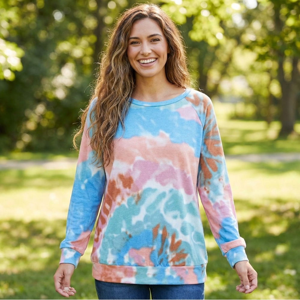 NEOT BiBi Tie-Dye Crewneck Pullover in Blue and Aqua